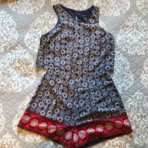 Adorable 2 piece crop top/high waisted short set